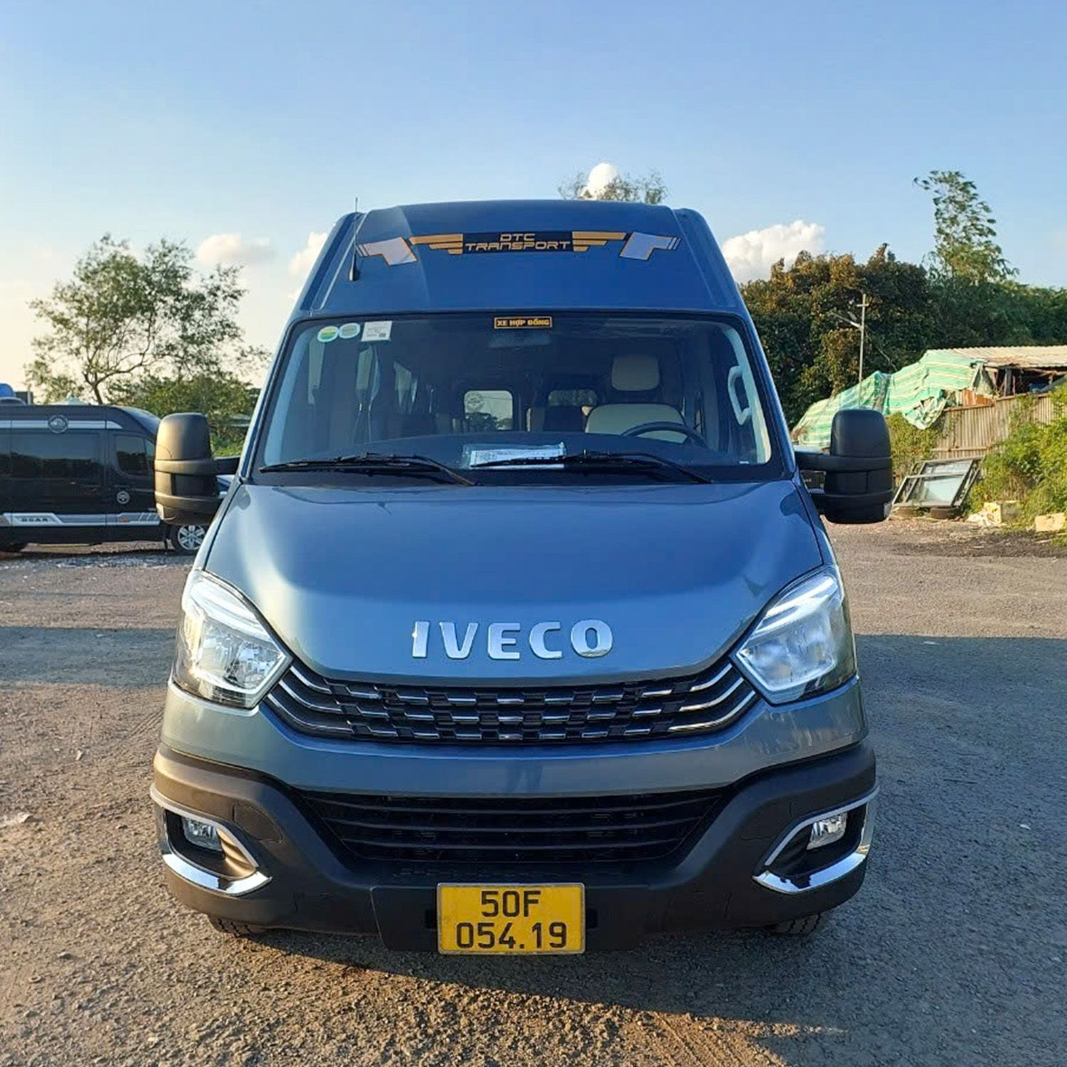 Thuê xe 19 chỗ TPHCM – Lựa chọn tối ưu cho mọi hành trình cùng Thuexehuydat.com